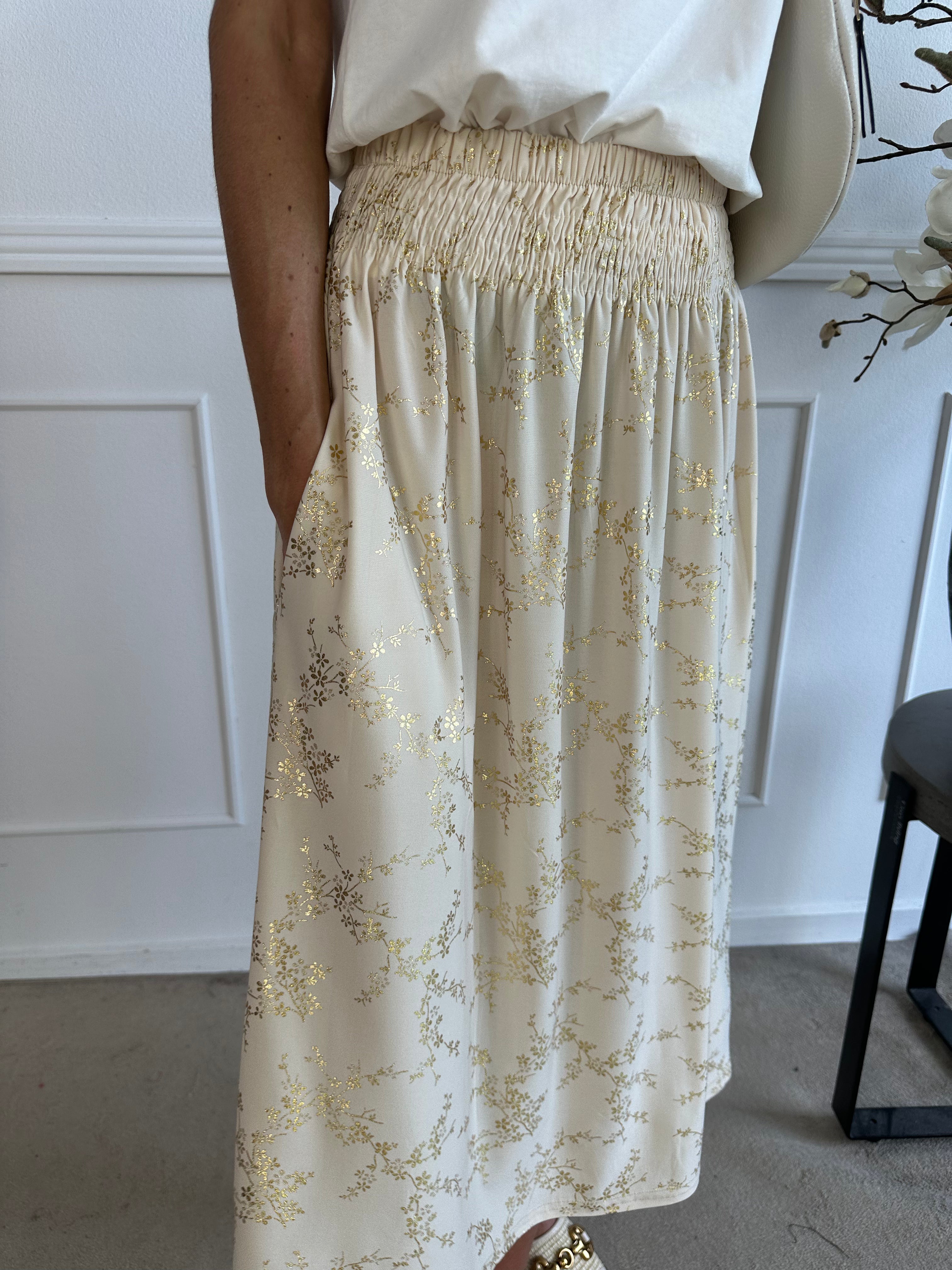 Pams Gold Midi Skirt - Kjol i stretchigt material med fickor